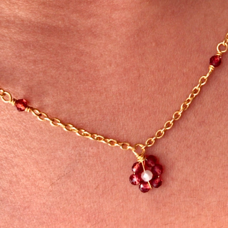 Garnet Daisy Chain Necklace