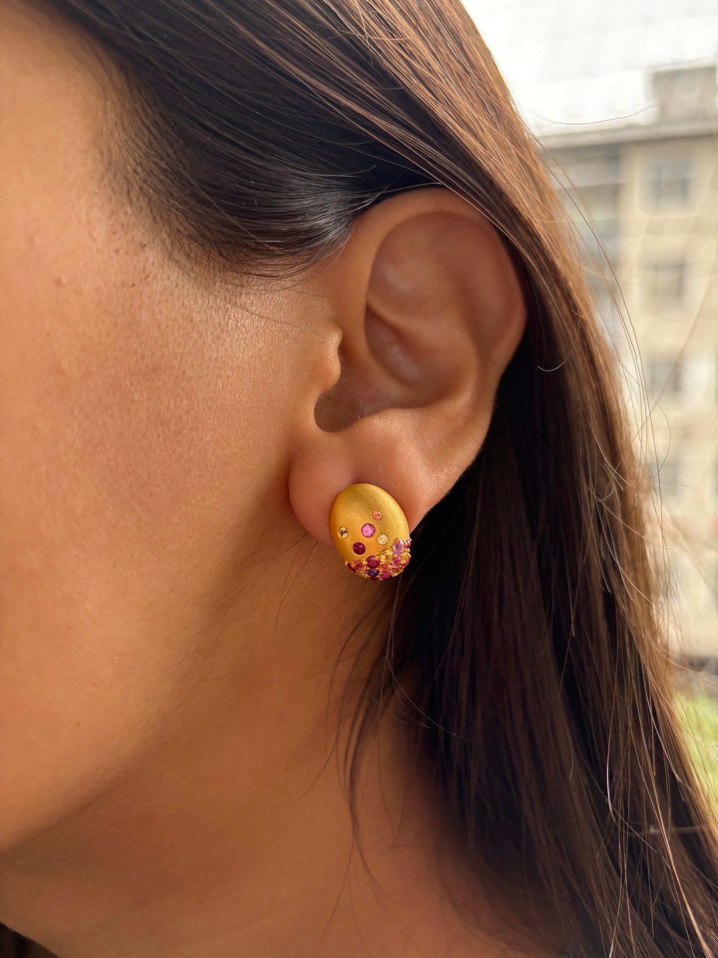 Solid Gold Natural Rainbow Sapphire Oval Avant Garde Stud Earrings