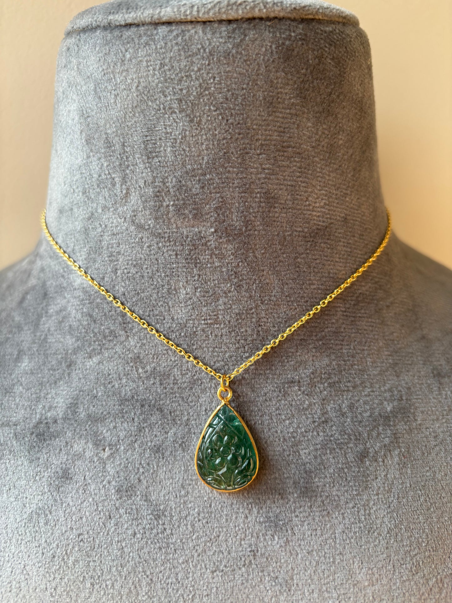 Natural Emerald Carving Pendant Necklace