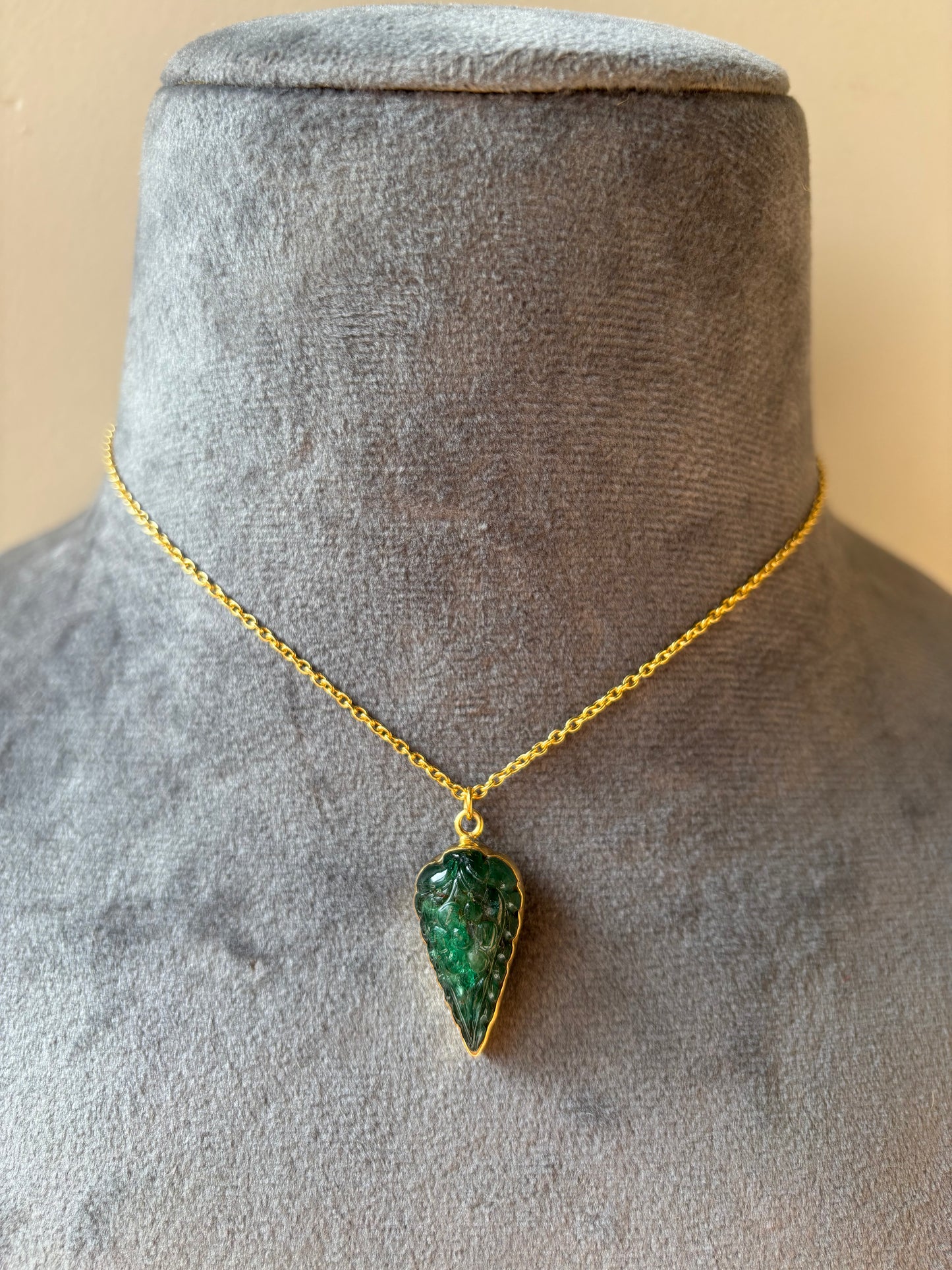 Natural Emerald Carving Pendant Necklace