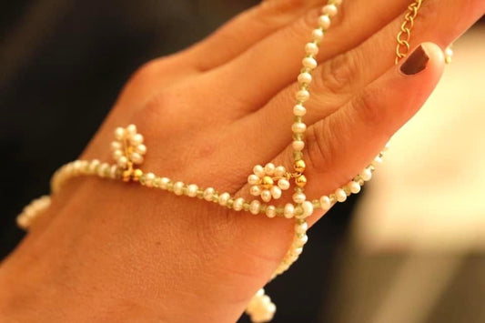 Spring Has Sprung Pearl-Peridot Daisy Necklace
